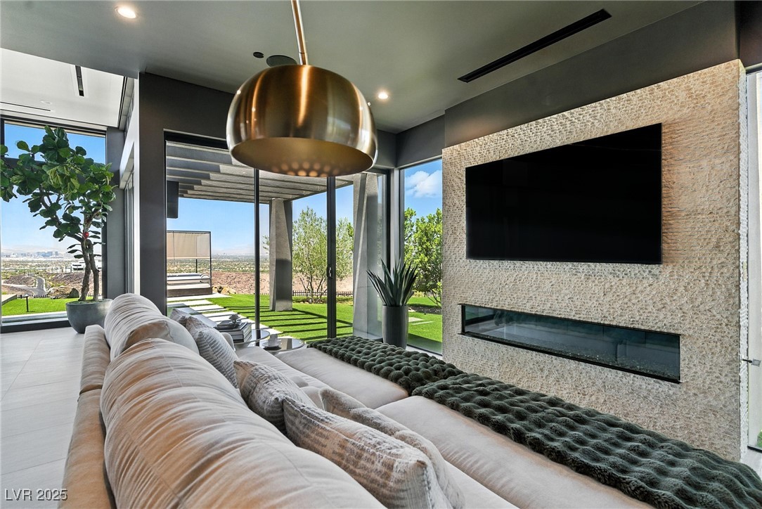 720 Dragon Peak Drive