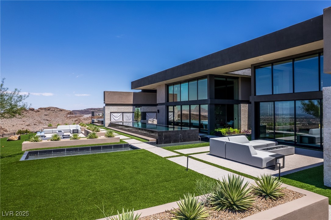 720 Dragon Peak Drive