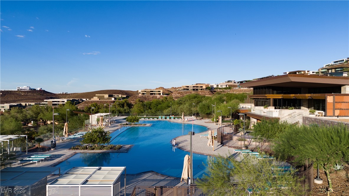 12 Wanderlust Court