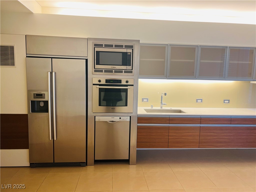 3722 Las Vegas Boulevard 2111