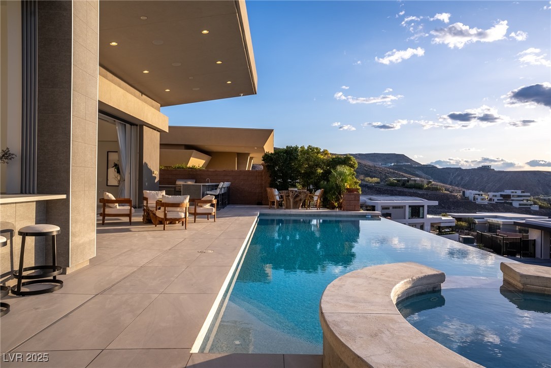 667 Palisade Rim Drive