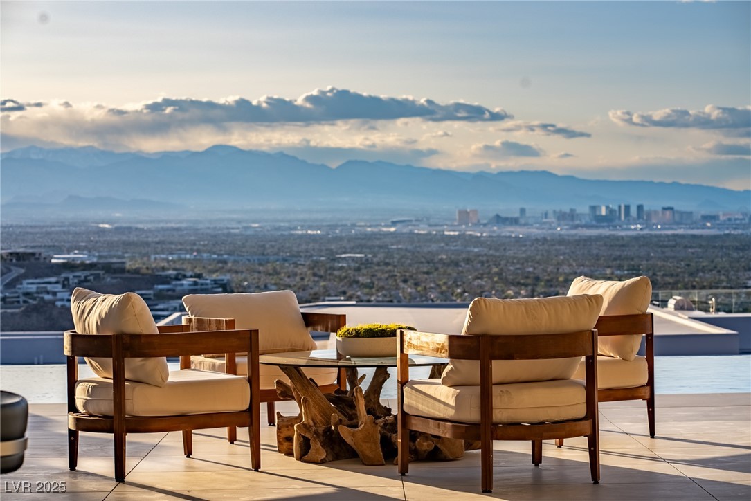 667 Palisade Rim Drive