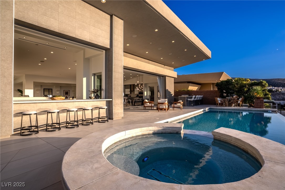 667 Palisade Rim Drive