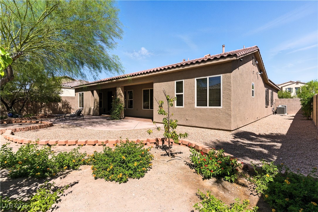 7427 Salvadora Place