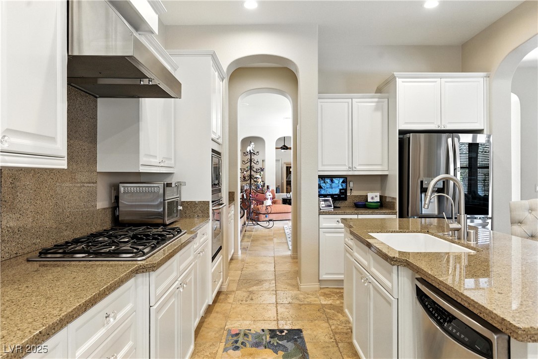 7427 Salvadora Place