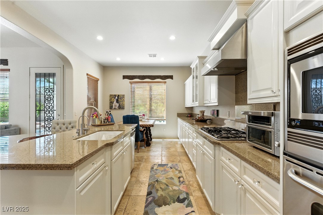 7427 Salvadora Place