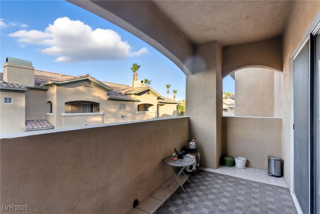 1713 Sky Of Red Drive 201