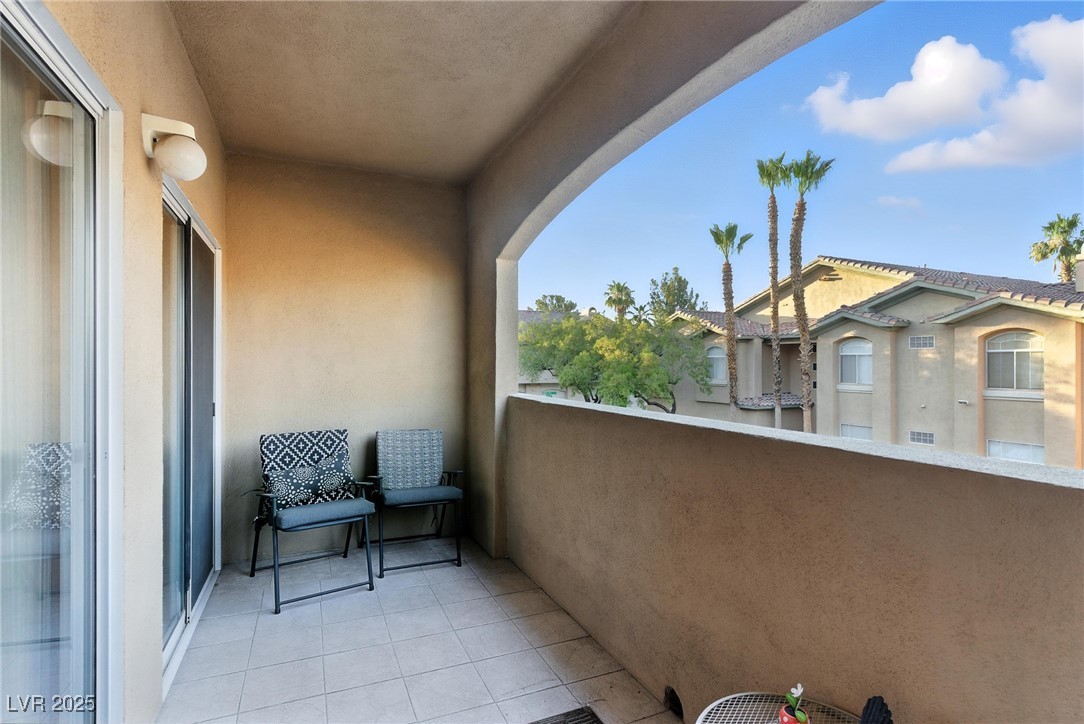 1713 Sky Of Red Drive 201