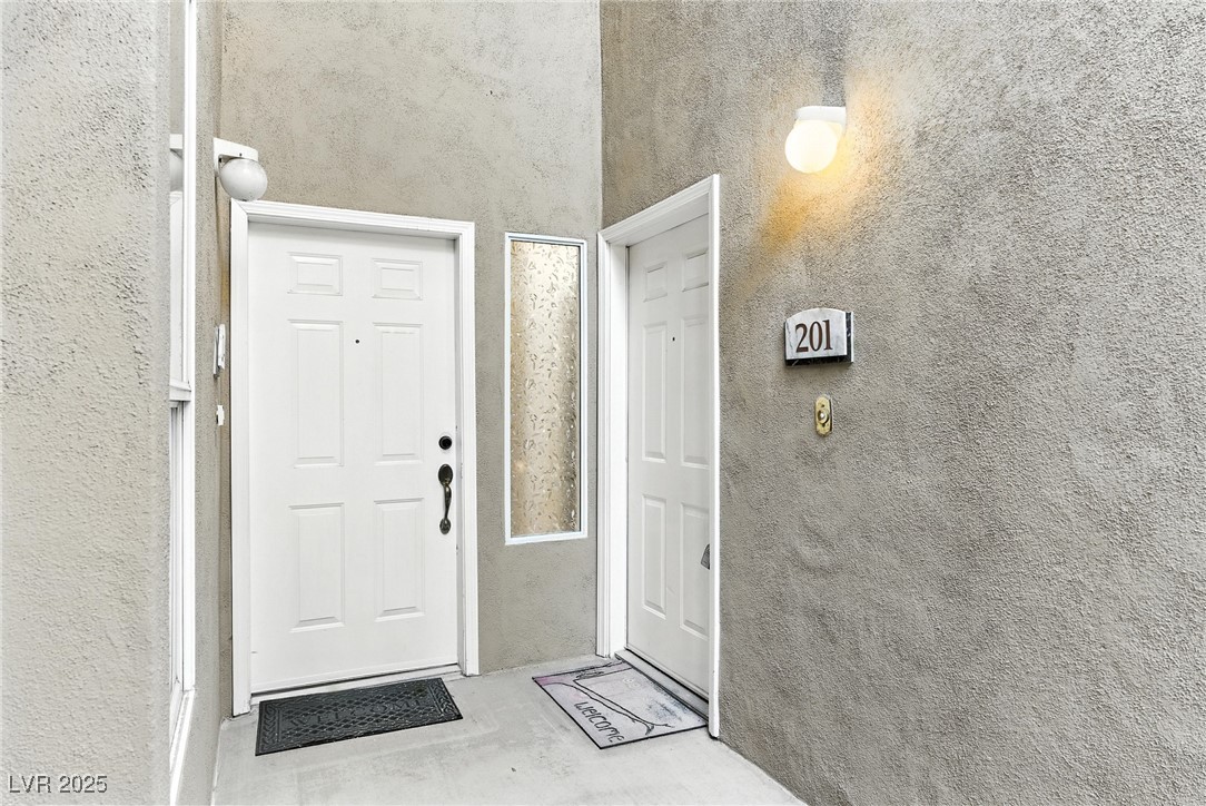 1713 Sky Of Red Drive 201