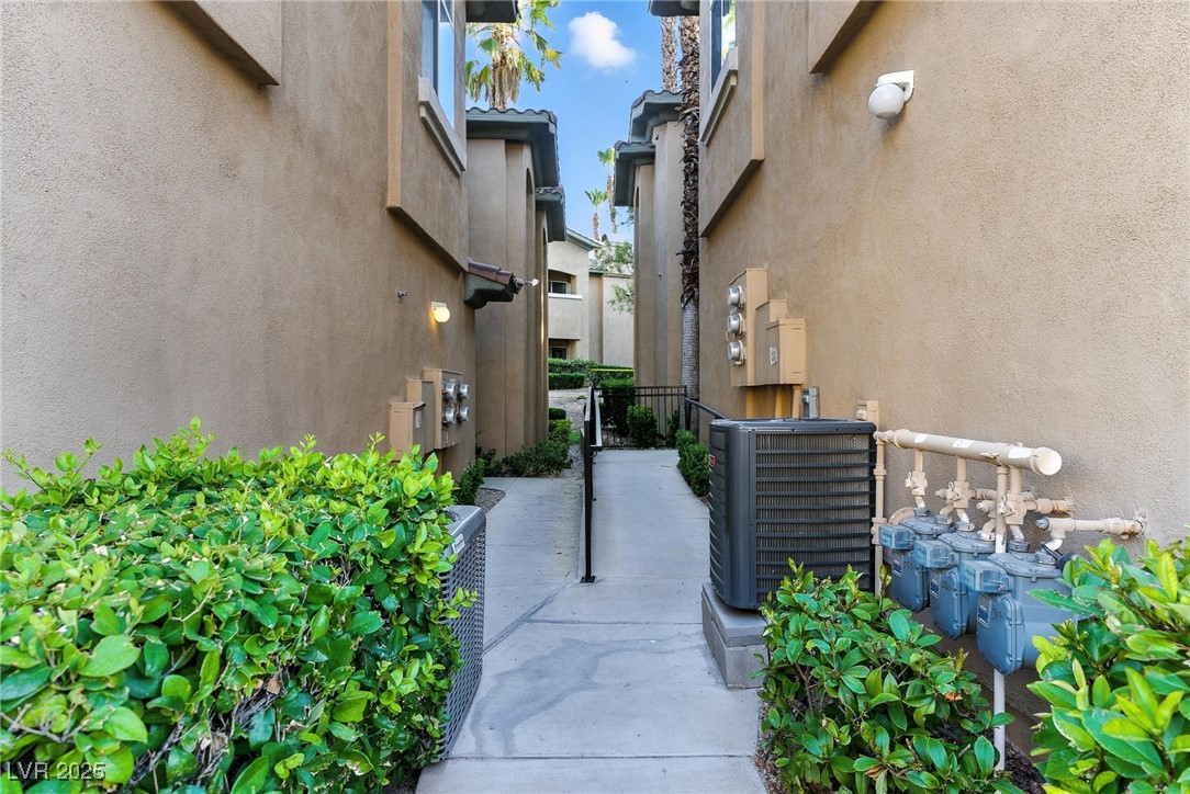 1713 Sky Of Red Drive 201