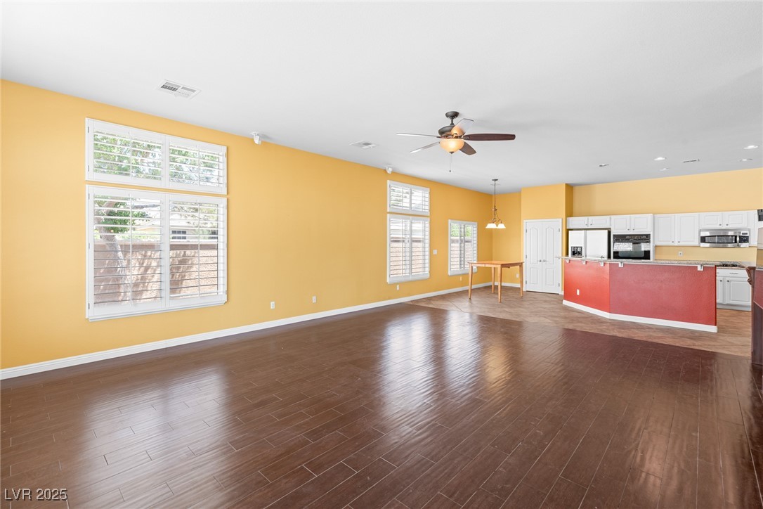 2506 Vintage Rose Avenue