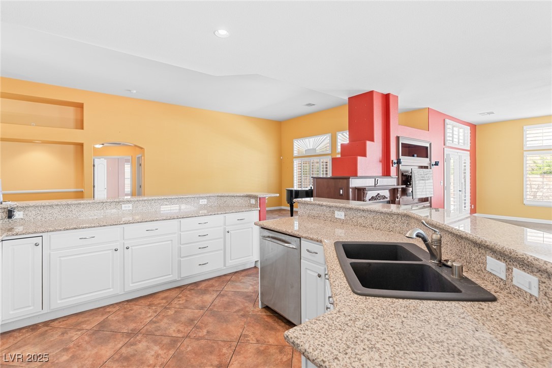 2506 Vintage Rose Avenue