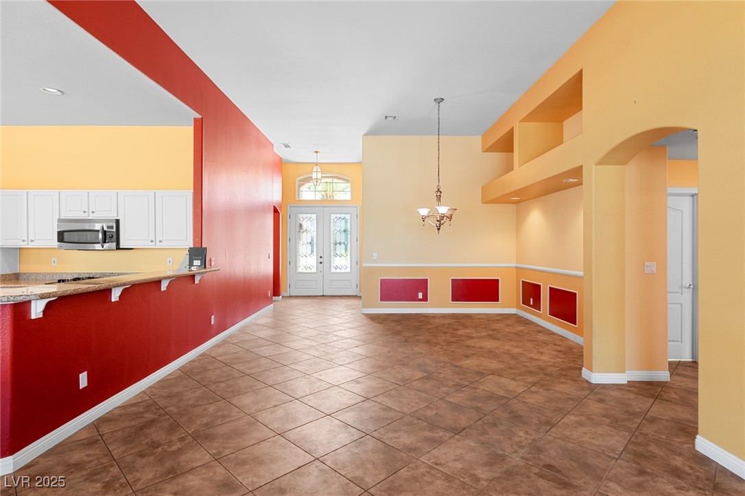 2506 Vintage Rose Avenue