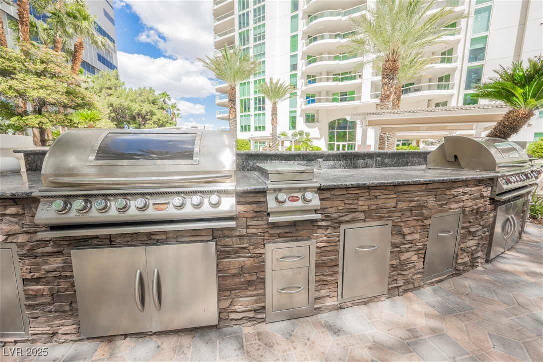 2877 Paradise Road 1604