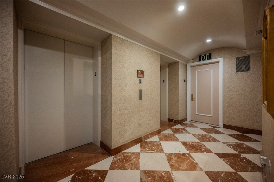 2877 Paradise Road 1604
