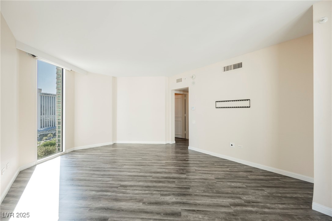 2877 Paradise Road 1604