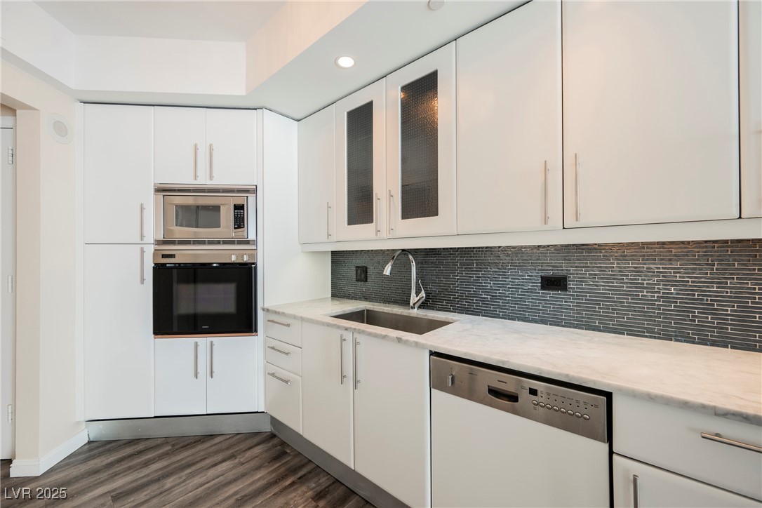 2877 Paradise Road 1604