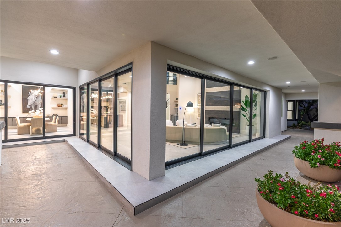 9252 Tournament Canyon Drive