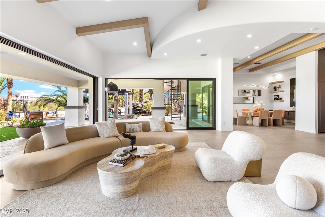 9252 Tournament Canyon Drive