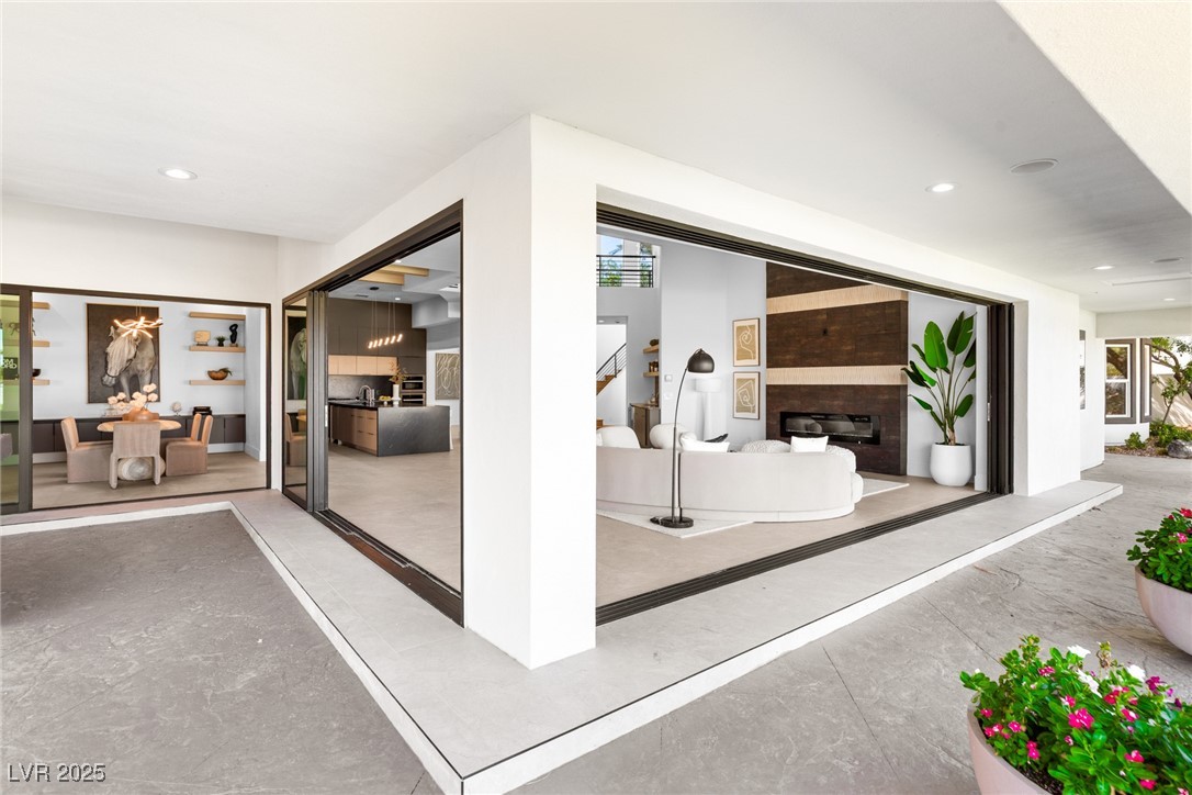 9252 Tournament Canyon Drive