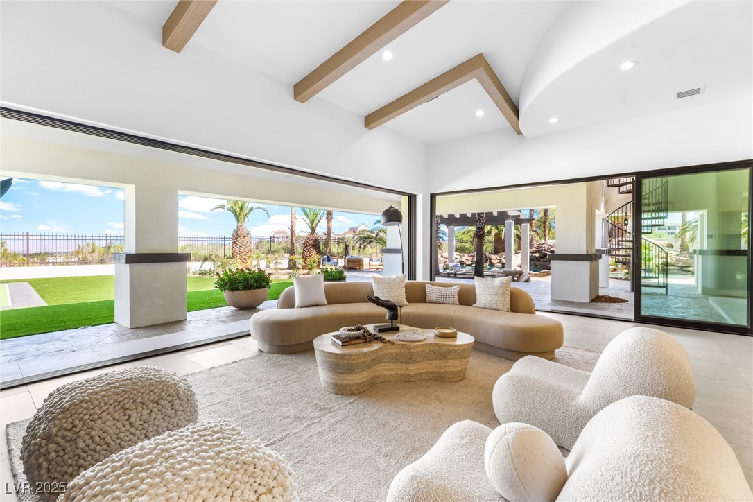 9252 Tournament Canyon Drive