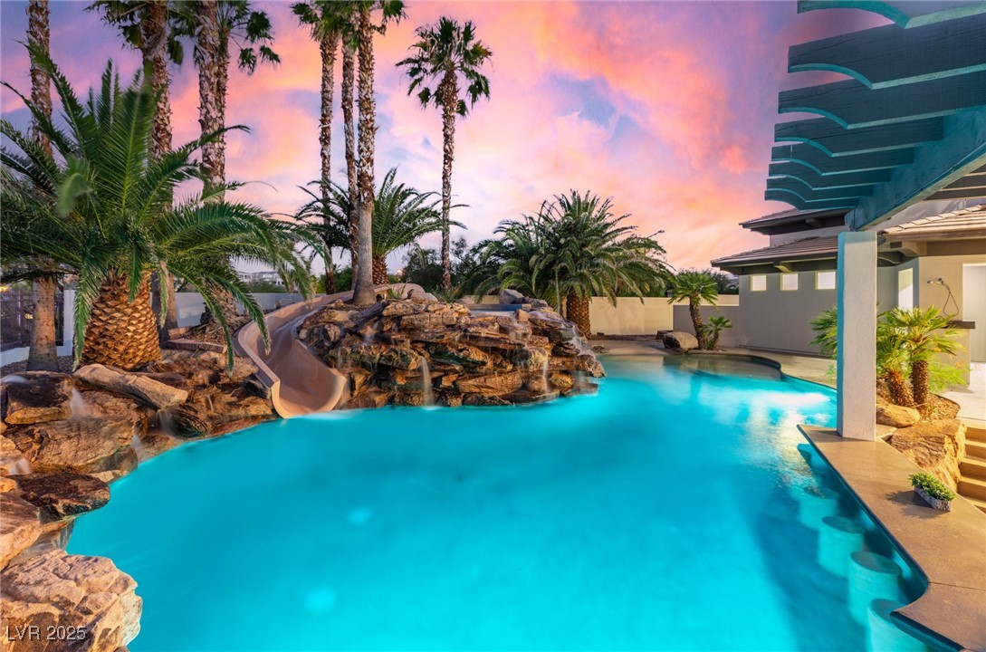 9252 Tournament Canyon Drive