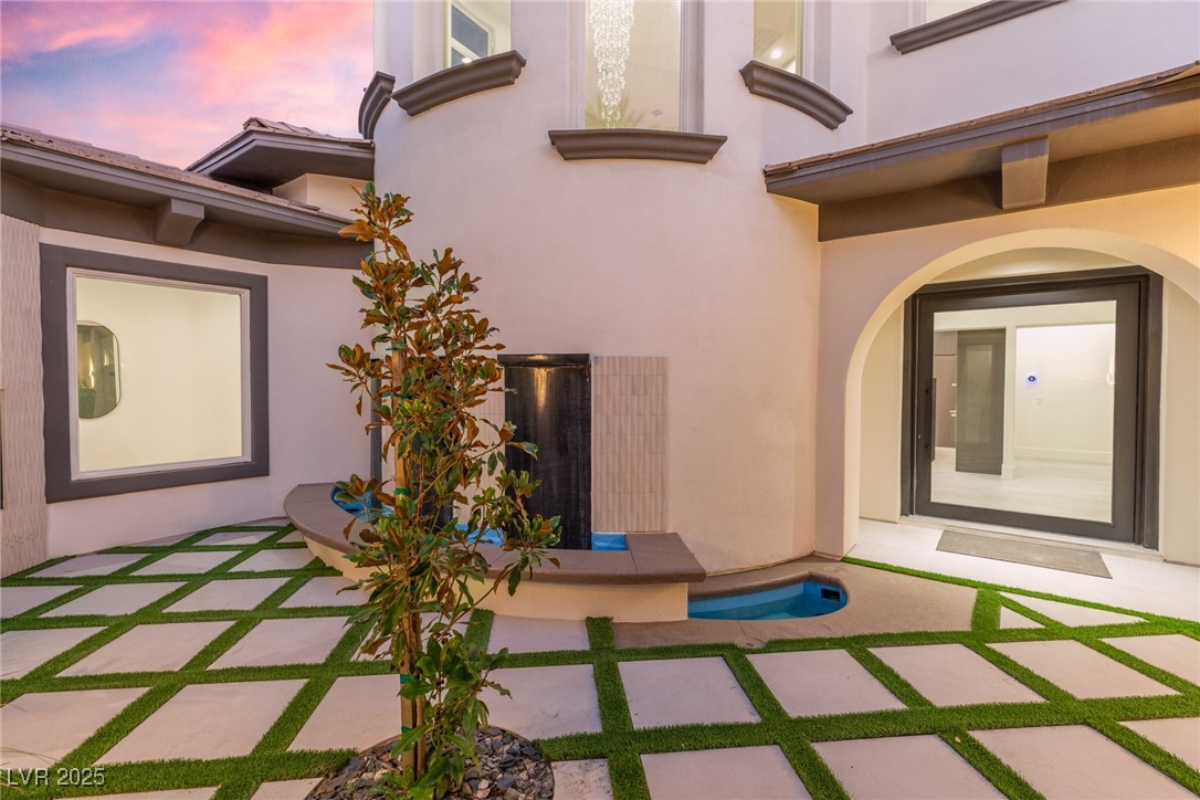 9252 Tournament Canyon Drive