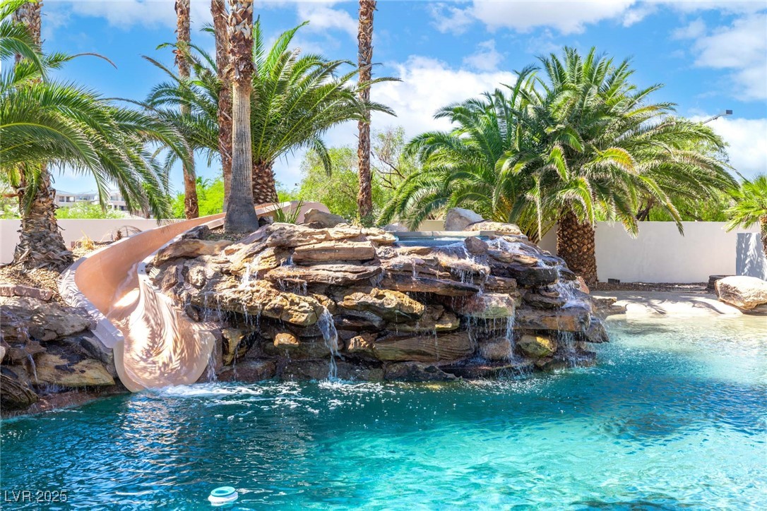 9252 Tournament Canyon Drive