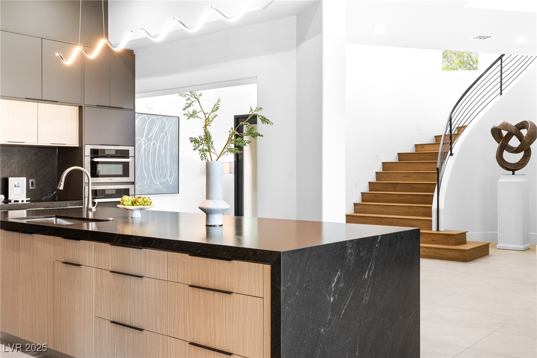 9252 Tournament Canyon Drive