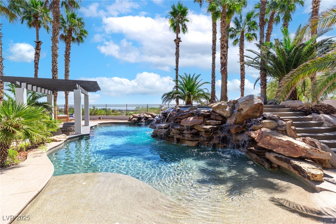 9252 Tournament Canyon Drive