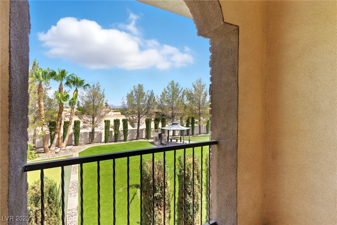 368 East Torino Avenue