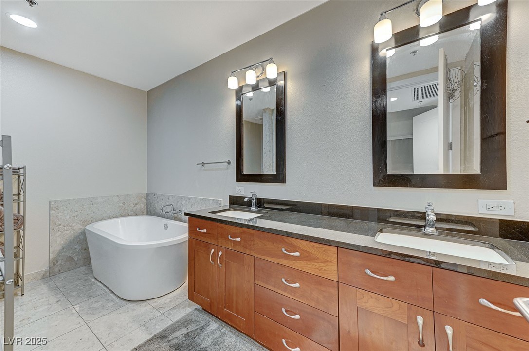 4525 Dean Martin Drive 1208