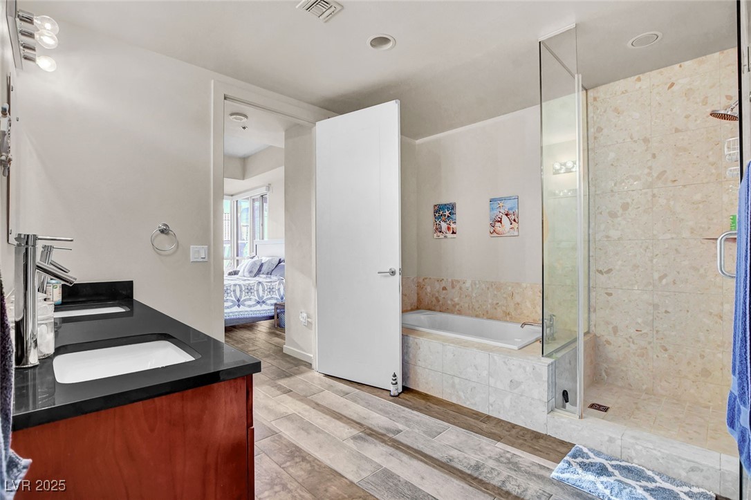 4575 Dean Martin Drive 711