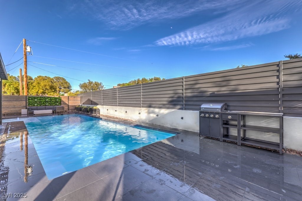 2625 East Russell Road