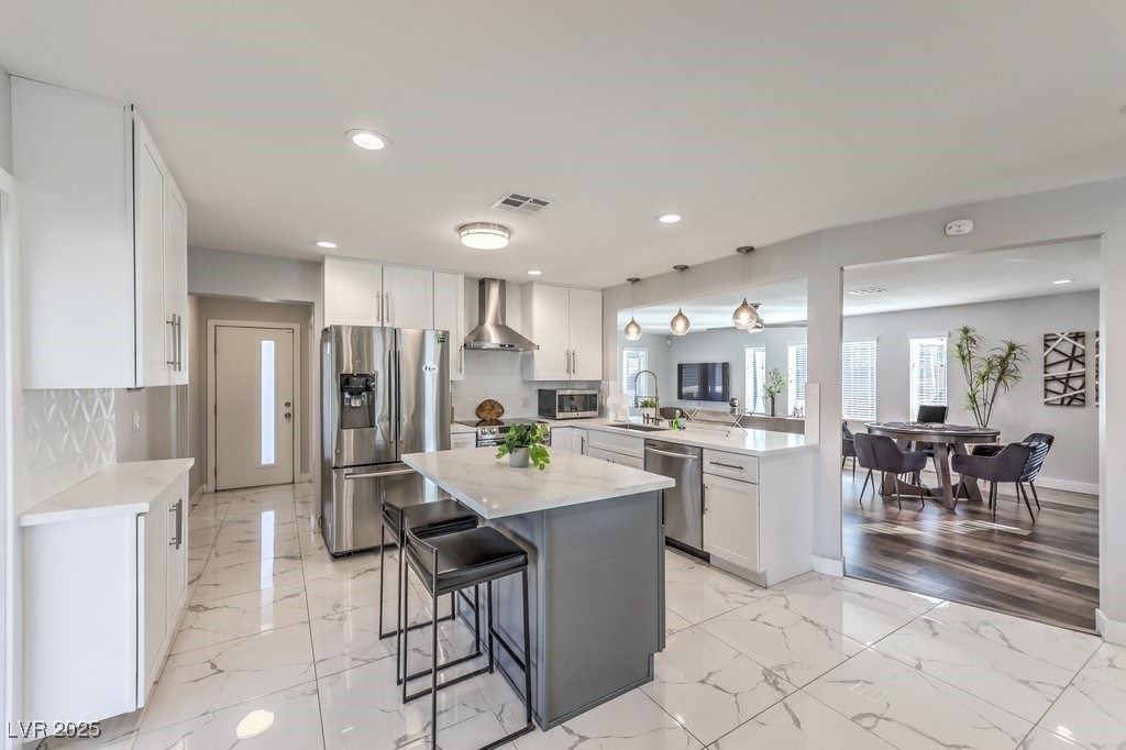 2625 East Russell Road