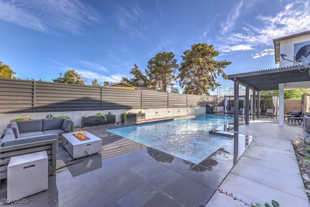 2625 East Russell Road