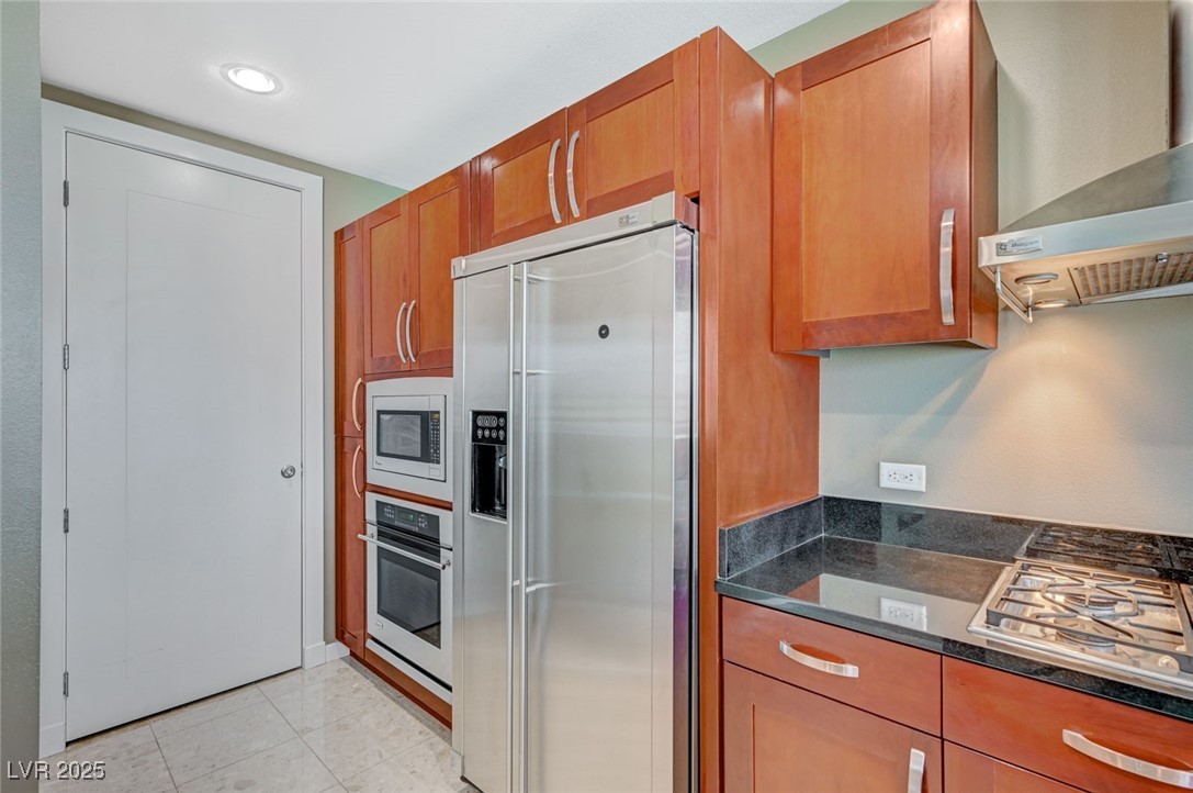 4575 Dean Martin Drive 806