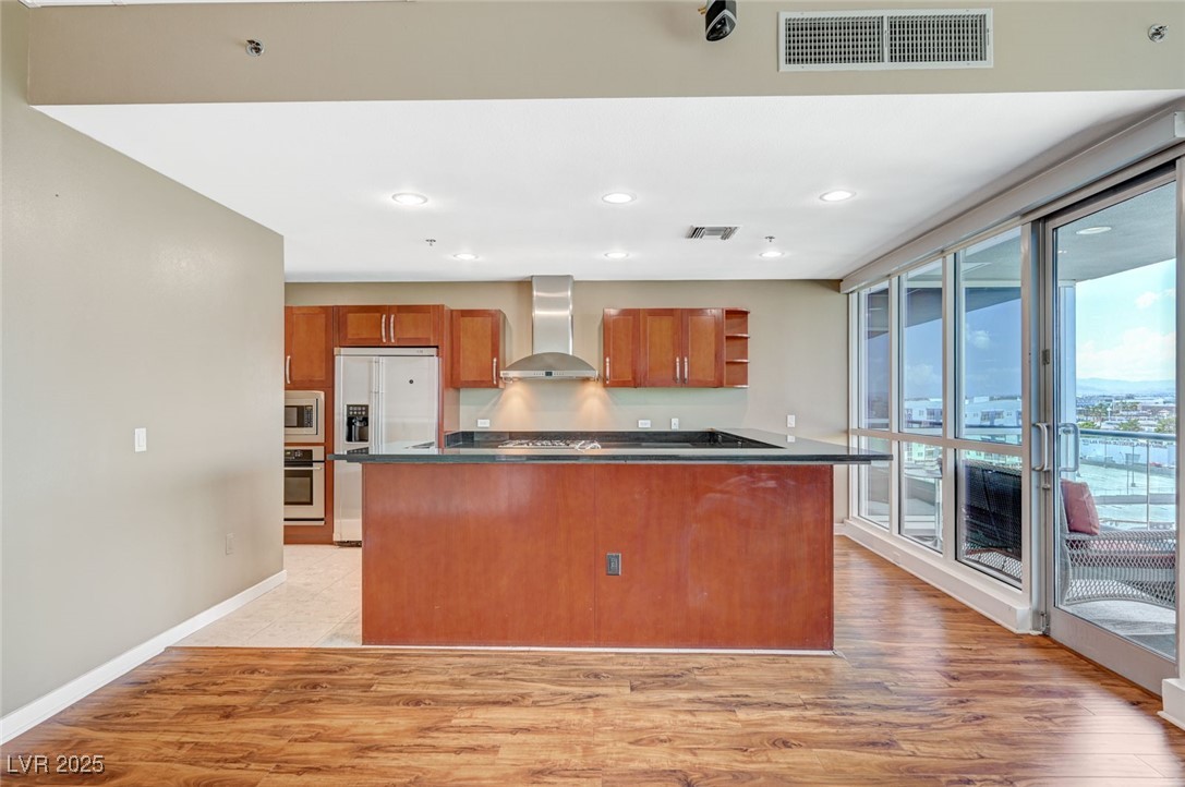 4575 Dean Martin Drive 806