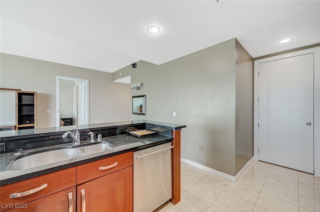 4575 Dean Martin Drive 806