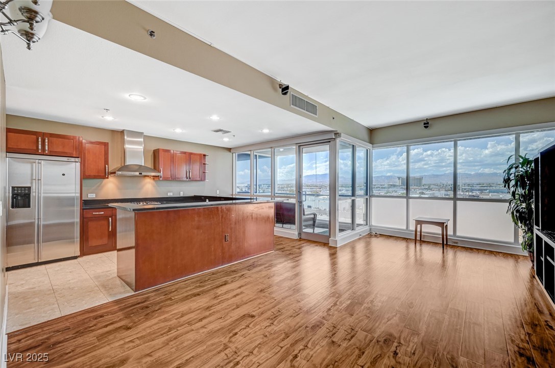 4575 Dean Martin Drive 806