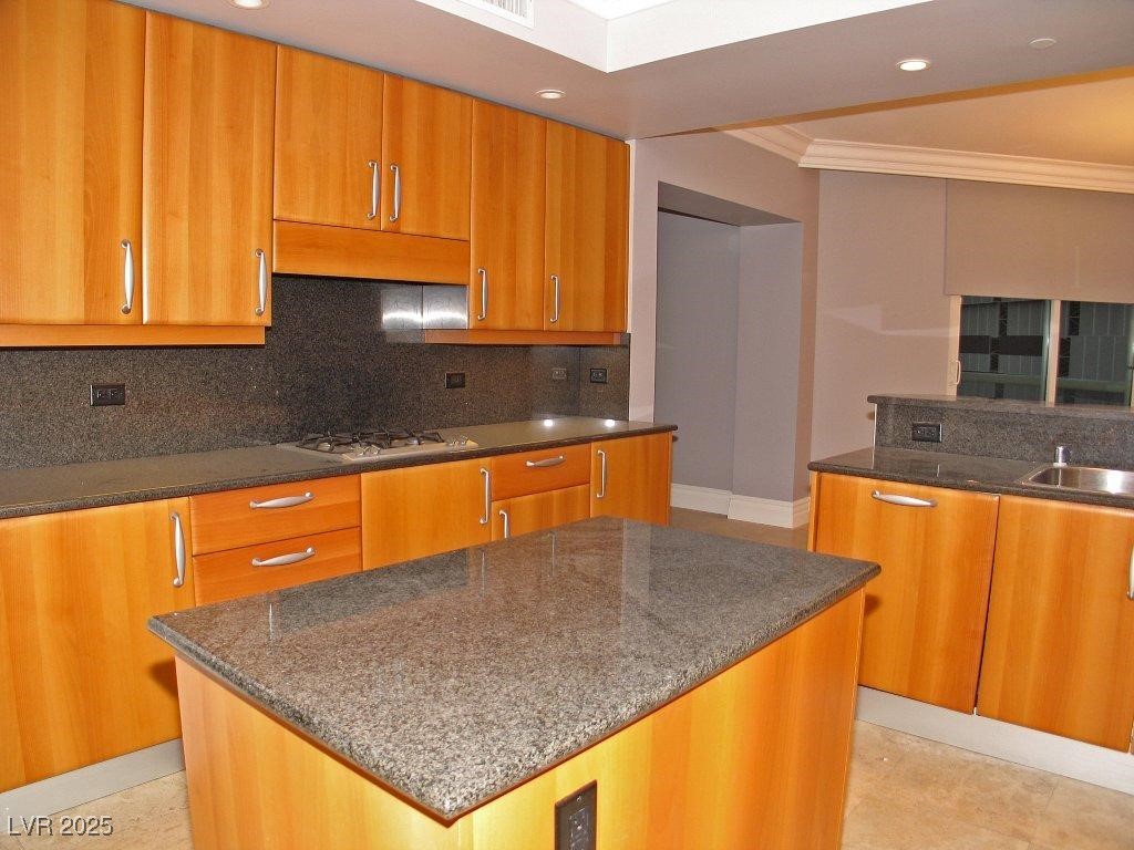 2747 PARADISE Road 502