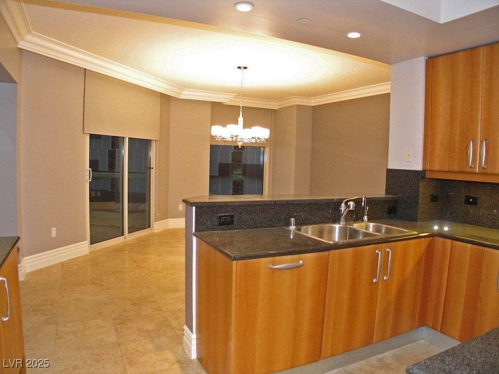 2747 PARADISE Road 502