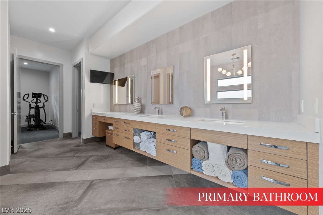 4050 North Tomsik Street