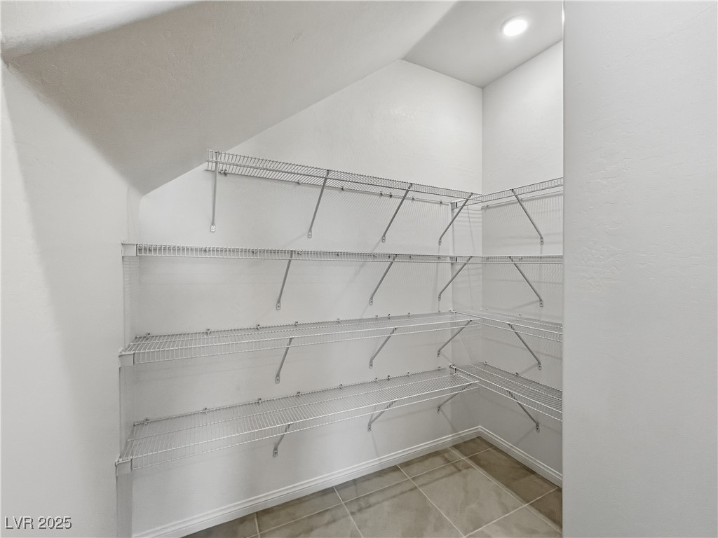 1606 Rock Kestrel Street