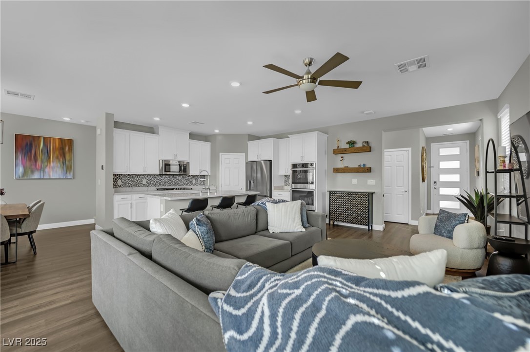 737 Foreign Reef Way