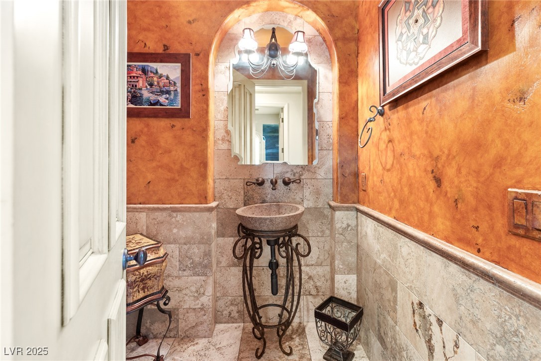 9505 Tournament Canyon Drive