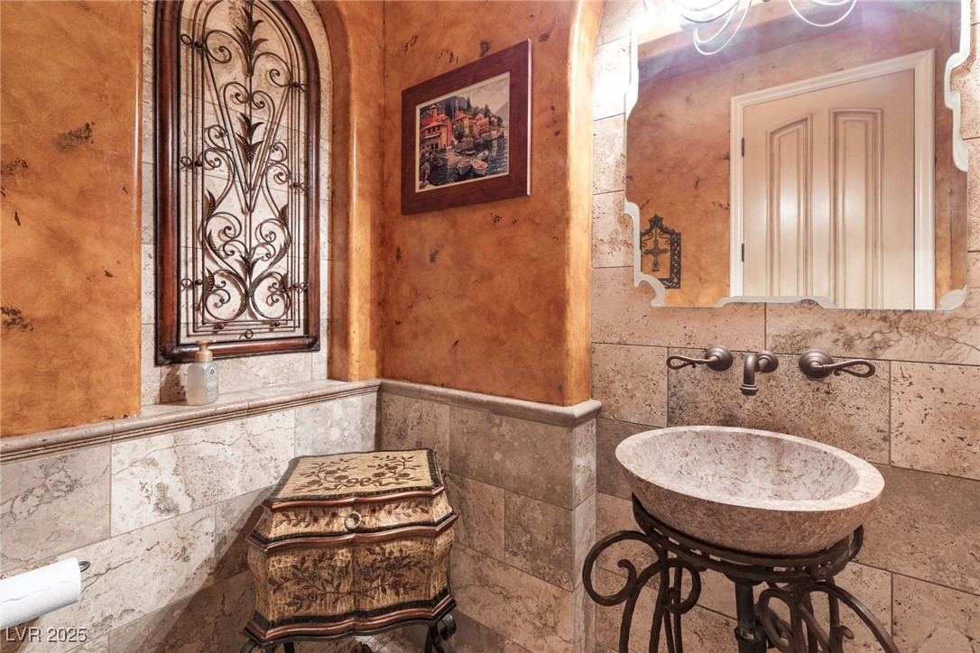 9505 Tournament Canyon Drive