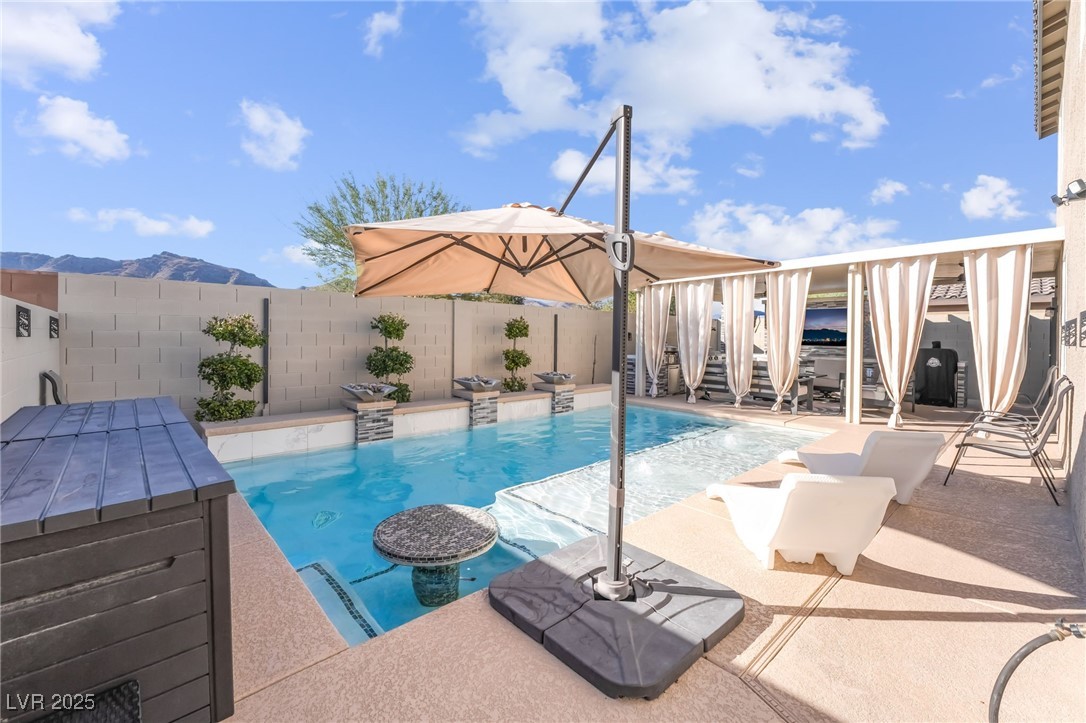 675 Turtleback Falls Avenue