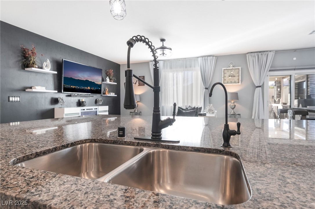 675 Turtleback Falls Avenue