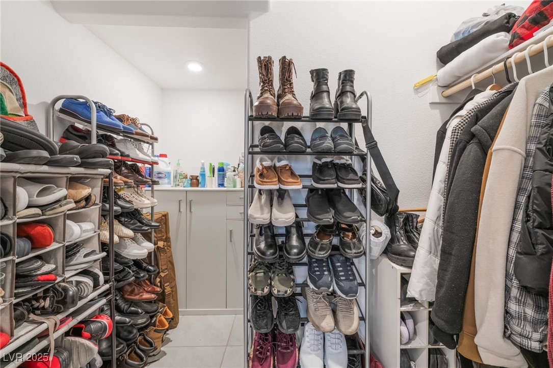 675 Turtleback Falls Avenue